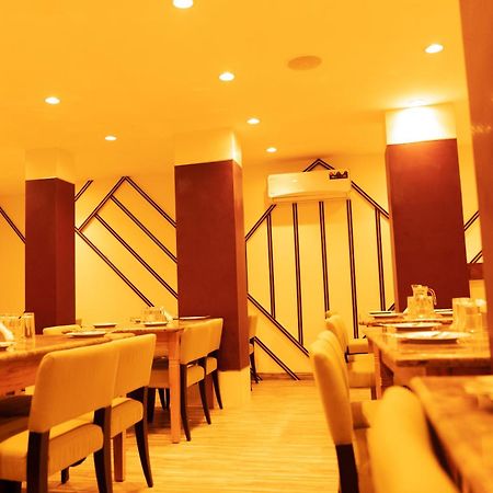The Flamboyant Natraj Hotel Bharuch Bagian luar foto