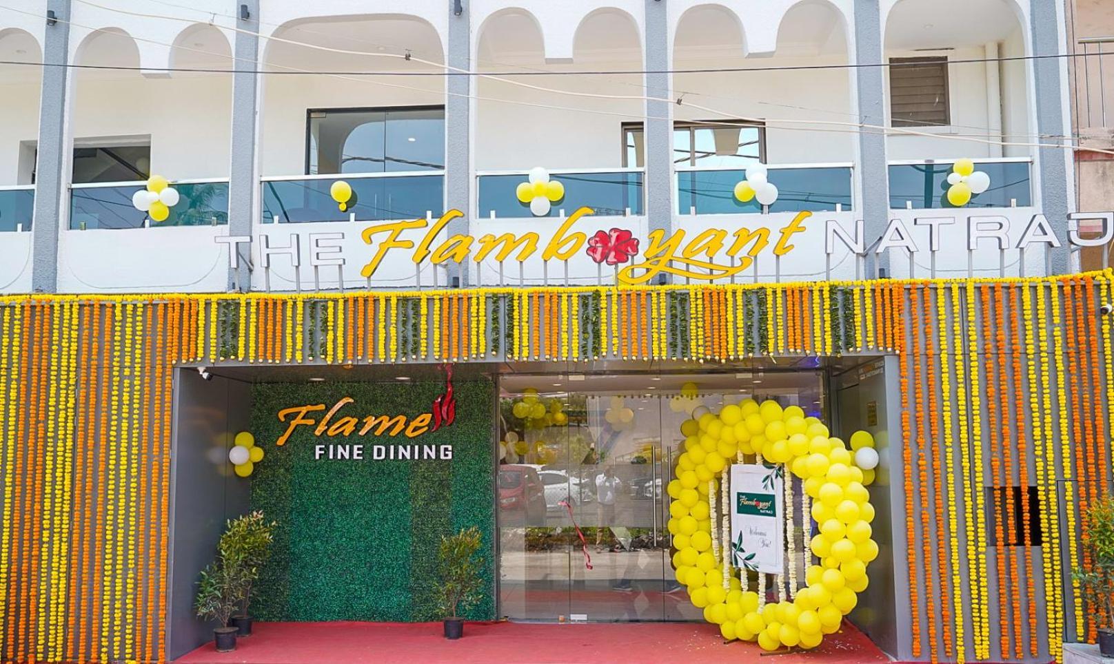 The Flamboyant Natraj Hotel Bharuch Bagian luar foto
