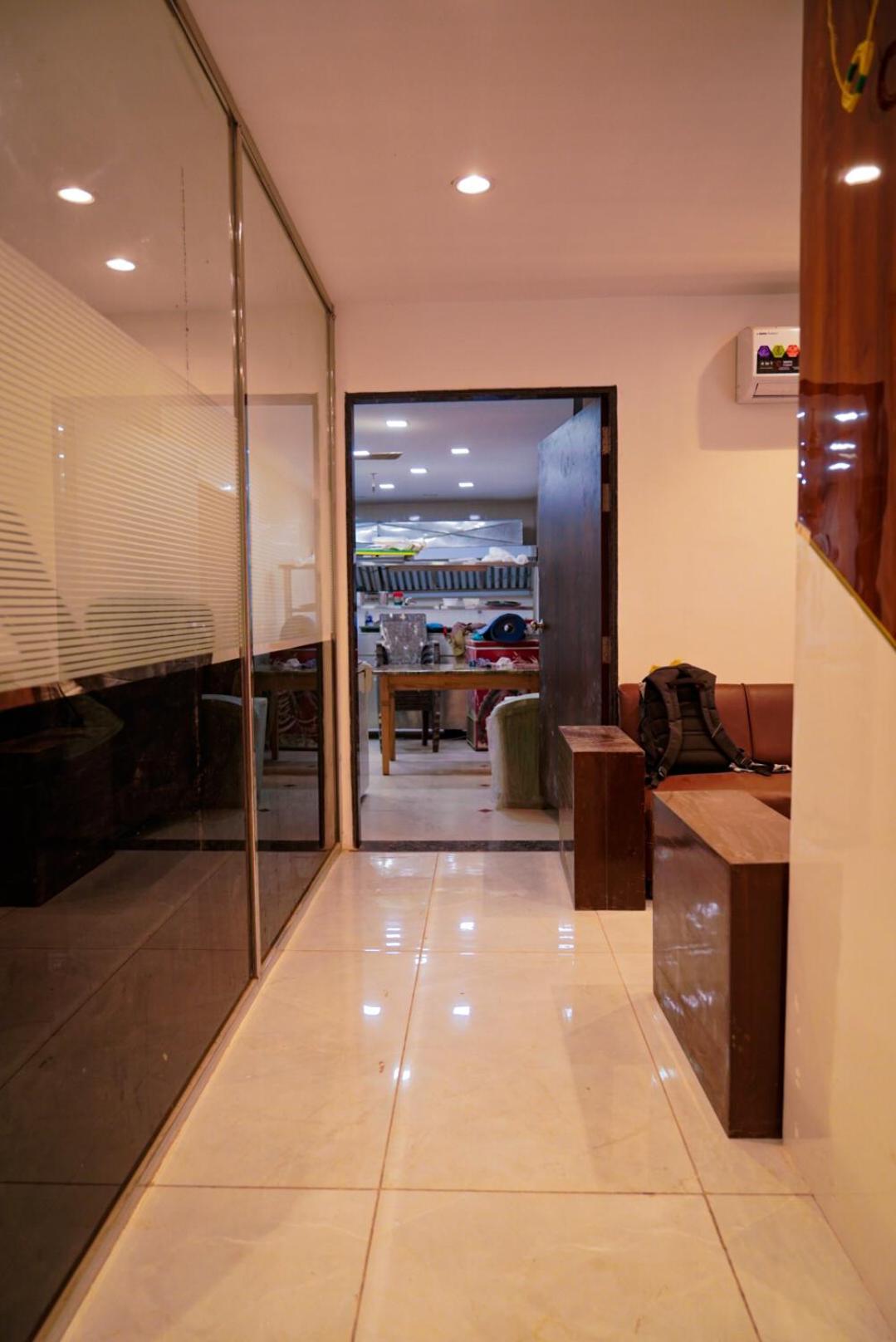 The Flamboyant Natraj Hotel Bharuch Bagian luar foto