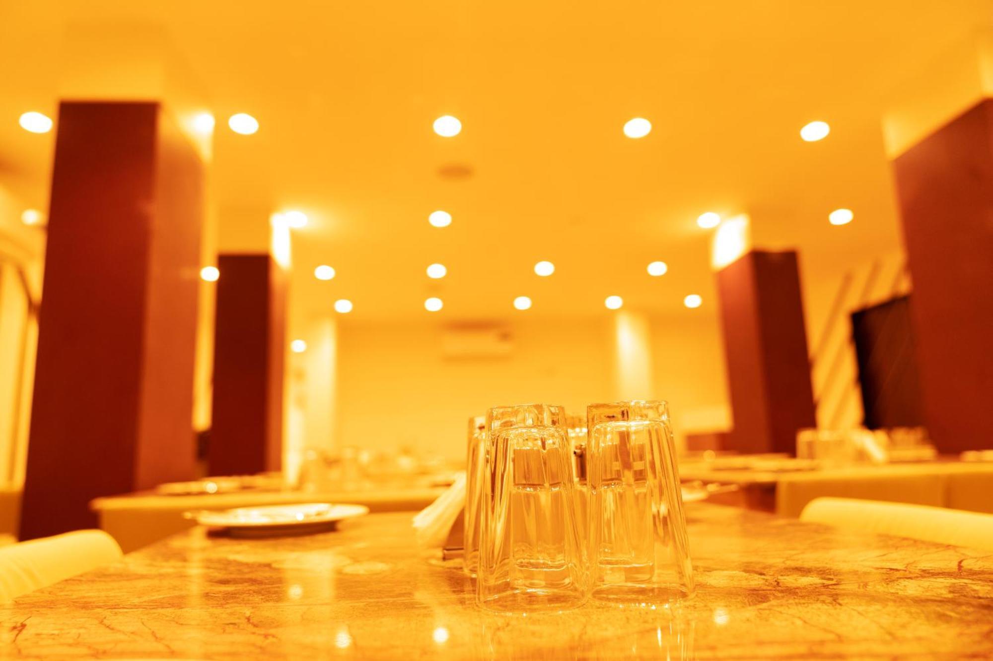 The Flamboyant Natraj Hotel Bharuch Bagian luar foto